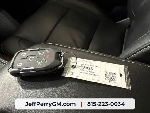 Used 2016 GMC Yukon SLT w/ Open Road Package AWD/4WD image 33