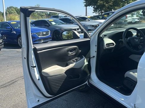 Used 2024 Honda HR-V EX-L image 11