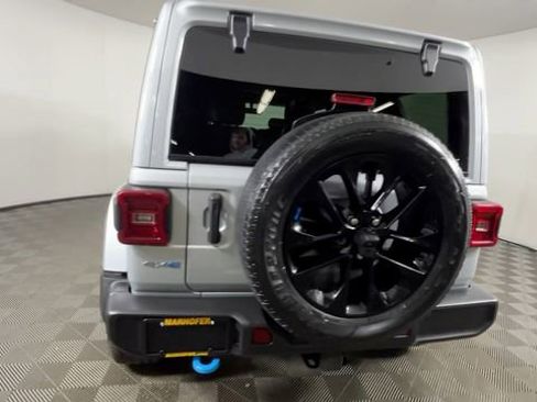 Used 2023 Jeep Wrangler Unlimited Sahara w/ Cold Weather Group AWD/4WD image 5