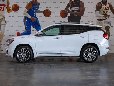 Used 2023 GMC Terrain Denali image 18