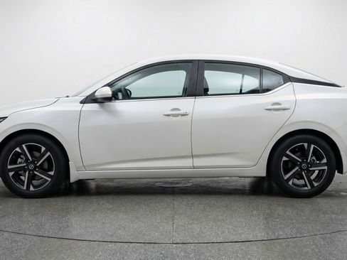 Used 2025 Nissan Sentra SV image 5