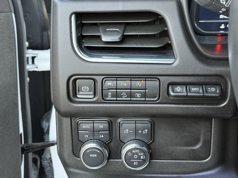 Used 2024 GMC Yukon AT4 w/ AT4 Premium Package image 10