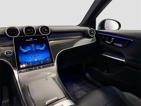 Used 2025 Mercedes-Benz GLC 300 4MATIC image 24