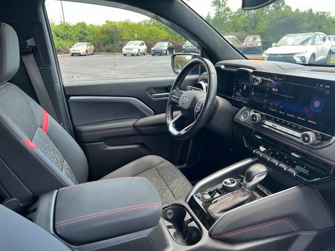 Used 2023 Chevrolet Colorado Z71 w/ Z71 Convenience Package 2 AWD/4WD image 9