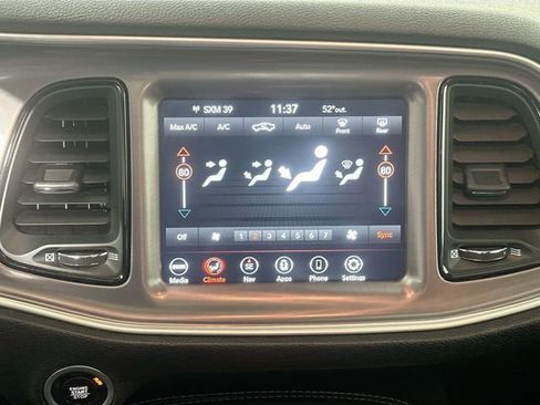 Used 2022 Dodge Challenger SXT w/ Driver Convenience Group image 15