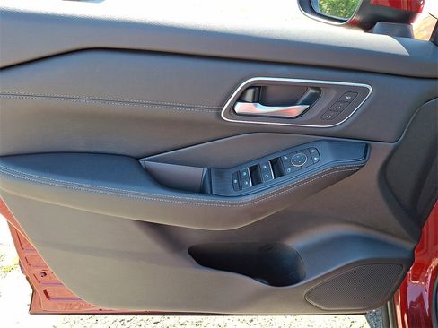 Used 2024 Nissan Rogue Platinum image 13