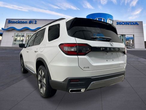 New 2026 Honda Pilot Touring image 3