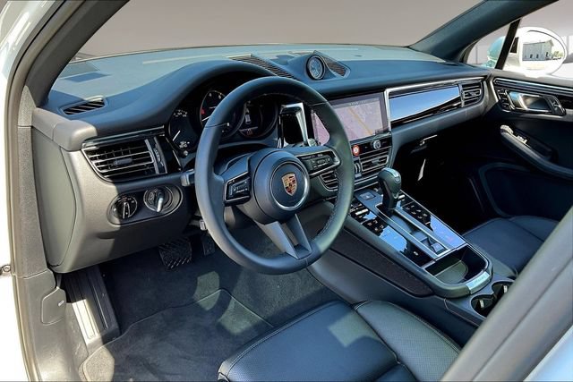 Used 2026 Porsche Macan AWD/4WD image 17