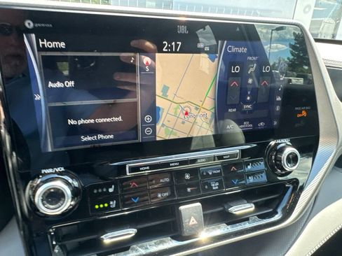 Used 2021 Toyota Highlander Platinum AWD/4WD image 11