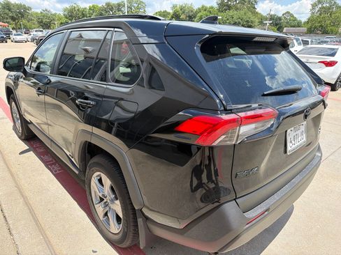 Used 2025 Toyota RAV4 XLE w/ Convenience Package AWD/4WD image 6