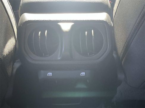 Used 2021 Jeep Gladiator Sport image 17