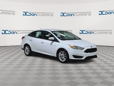 Used 2016 Ford Focus SE w/ Reverse Sensing Package FWD image 2
