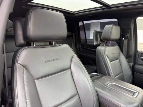 Used 2023 GMC Yukon XL Denali w/ Denali Reserve Package image 27
