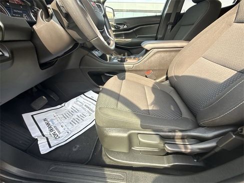 Used 2023 GMC Acadia SLE image 12