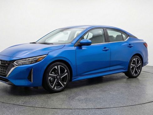 Used 2025 Nissan Sentra SV FWD image 3