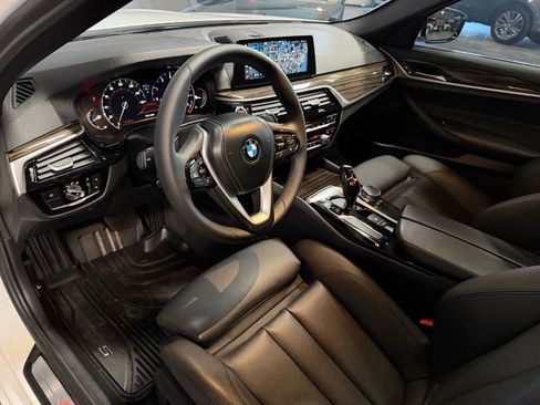 Used 2017 BMW 530i xDrive image 16