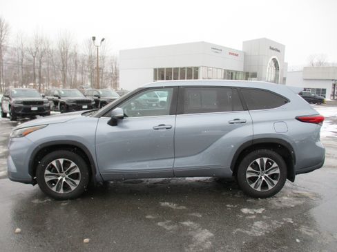 Used 2022 Toyota Highlander XLE image 8
