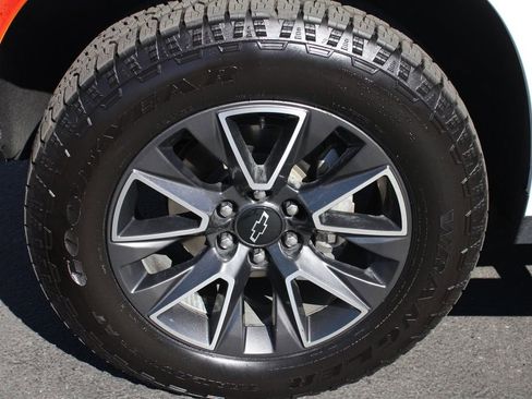 Used 2022 Chevrolet Tahoe Z71 w/ Z71 Off-Road Package image 14