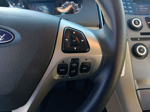 Used 2019 Ford Taurus SE image 12