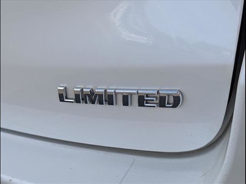 Used 2017 Toyota Highlander Limited image 9