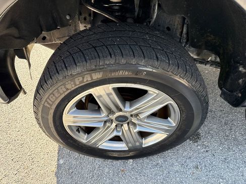 Used 2013 Ford F150 XLT w/ XLT Chrome Pkg image 11