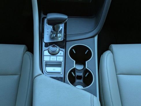 Used 2023 Genesis G70 2.0T image 19