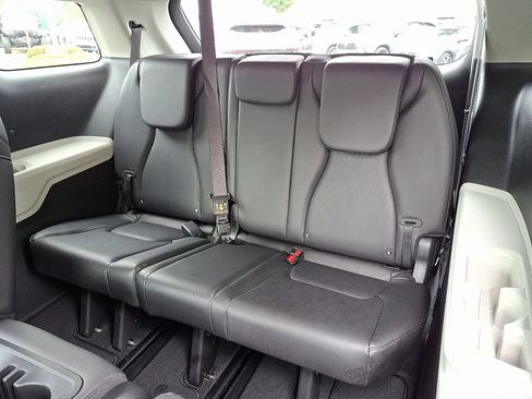 Used 2024 Kia Carnival LX FWD image 10