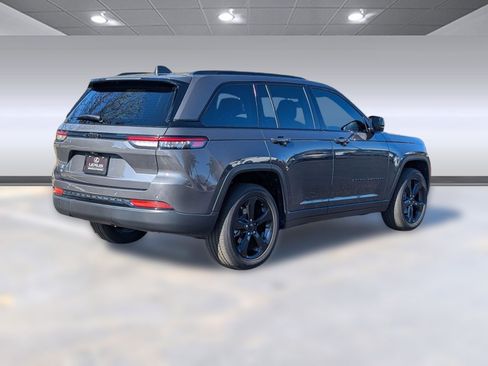 Used 2023 Jeep Grand Cherokee Altitude image 9