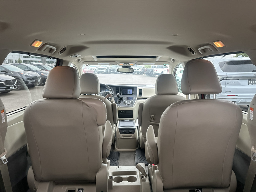 Used 2019 Toyota Sienna XLE w/ XLE Navigation Package FWD image 11