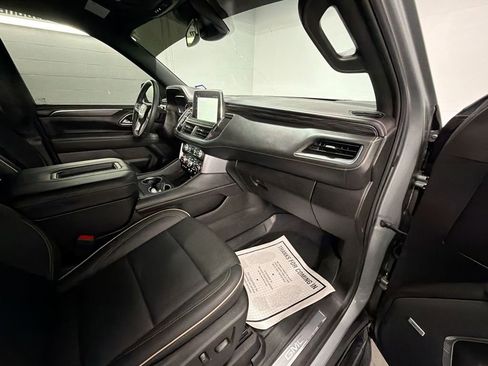 Used 2023 GMC Yukon XL SLT w/ SLT Luxury Package image 29