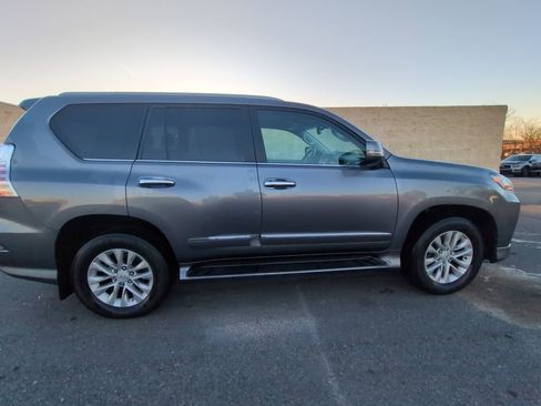 Used 2018 Lexus GX 460 image 3