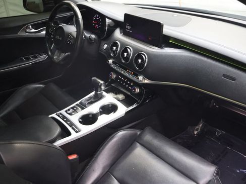 Used 2022 Kia Stinger GT1 RWD image 10