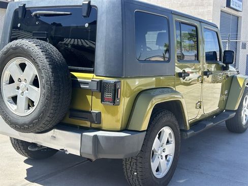 Used 2008 Jeep Wrangler Unlimited Sahara w/ Dual Top Group image 12
