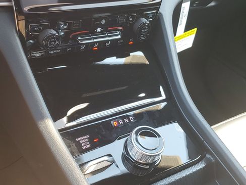 New 2025 Jeep Grand Cherokee Limited w/ Black Appearance Package image 18