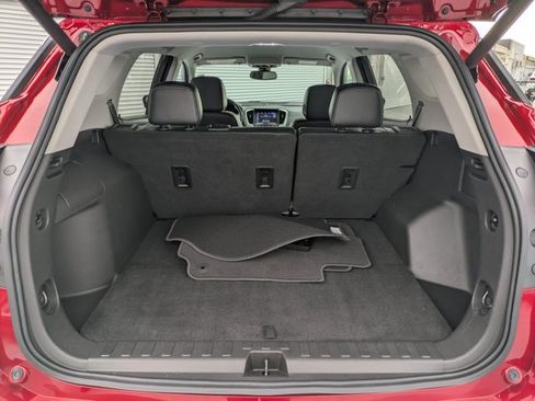 Used 2022 GMC Terrain SLT image 11