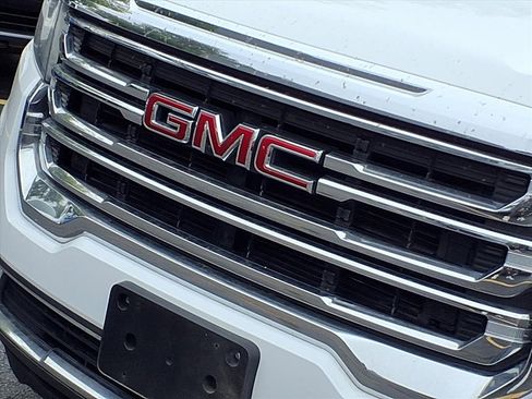 Used 2023 GMC Acadia SLT image 28