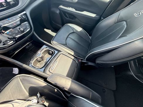 Used 2021 Chrysler Pacifica Limited w/ Uconnect Theater Family Group AWD/4WD image 24