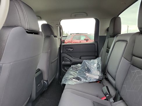 Used 2025 Nissan Frontier SV w/ Tow Package image 11