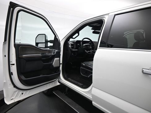 Certified 2024 Ford F250 Platinum AWD/4WD image 9