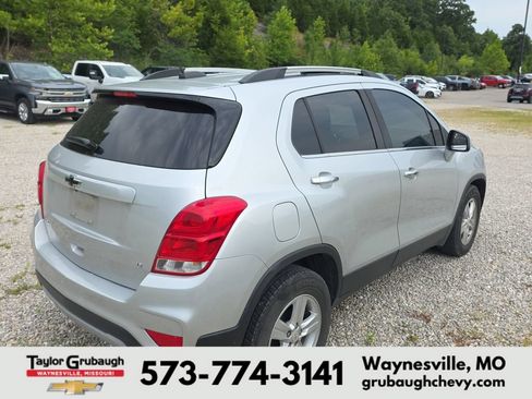 Used 2019 Chevrolet Trax LT w/ LT Convenience Package FWD image 6