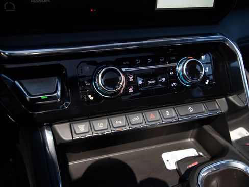 Used 2025 GMC Sierra 3500 Denali AWD/4WD image 21