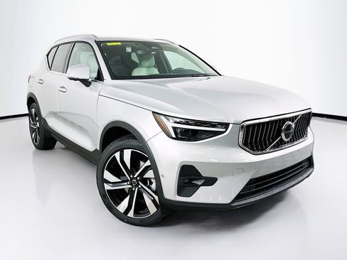 Used 2025 Volvo XC40 B5 Ultra w/ Protection Package AWD/4WD image 2