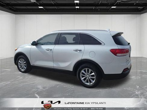 Used 2018 Kia Sorento LX image 3