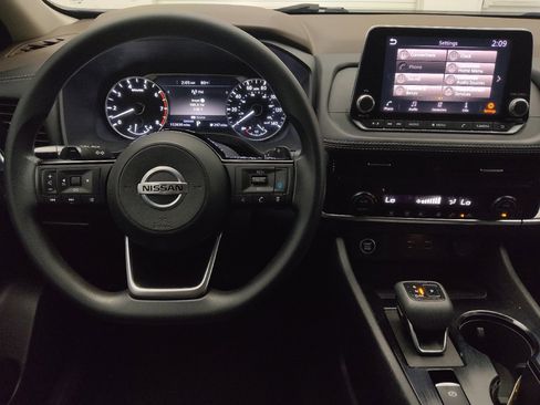 Used 2021 Nissan Rogue SV FWD image 22