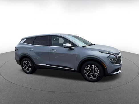 Used 2025 Kia Sportage LX FWD image 2