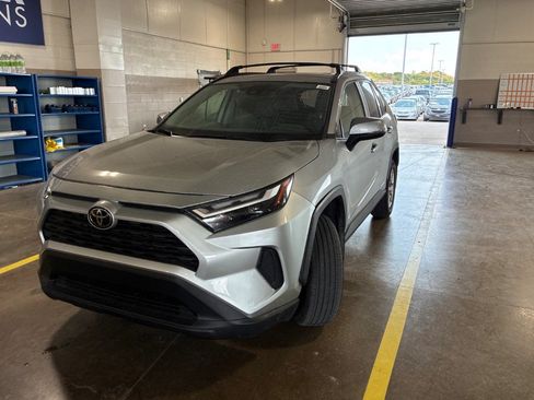 Used 2023 Toyota RAV4 XLE w/ Convenience Package FWD image 4