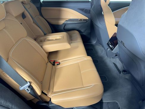 Used 2026 Lucid Gravity Dream image 28