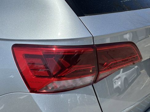 Used 2022 Volkswagen Taos SE image 11