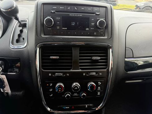 Used 2014 Dodge Grand Caravan SXT image 20