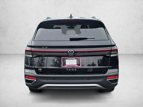 New 2026 Volkswagen Taos SE FWD image 5